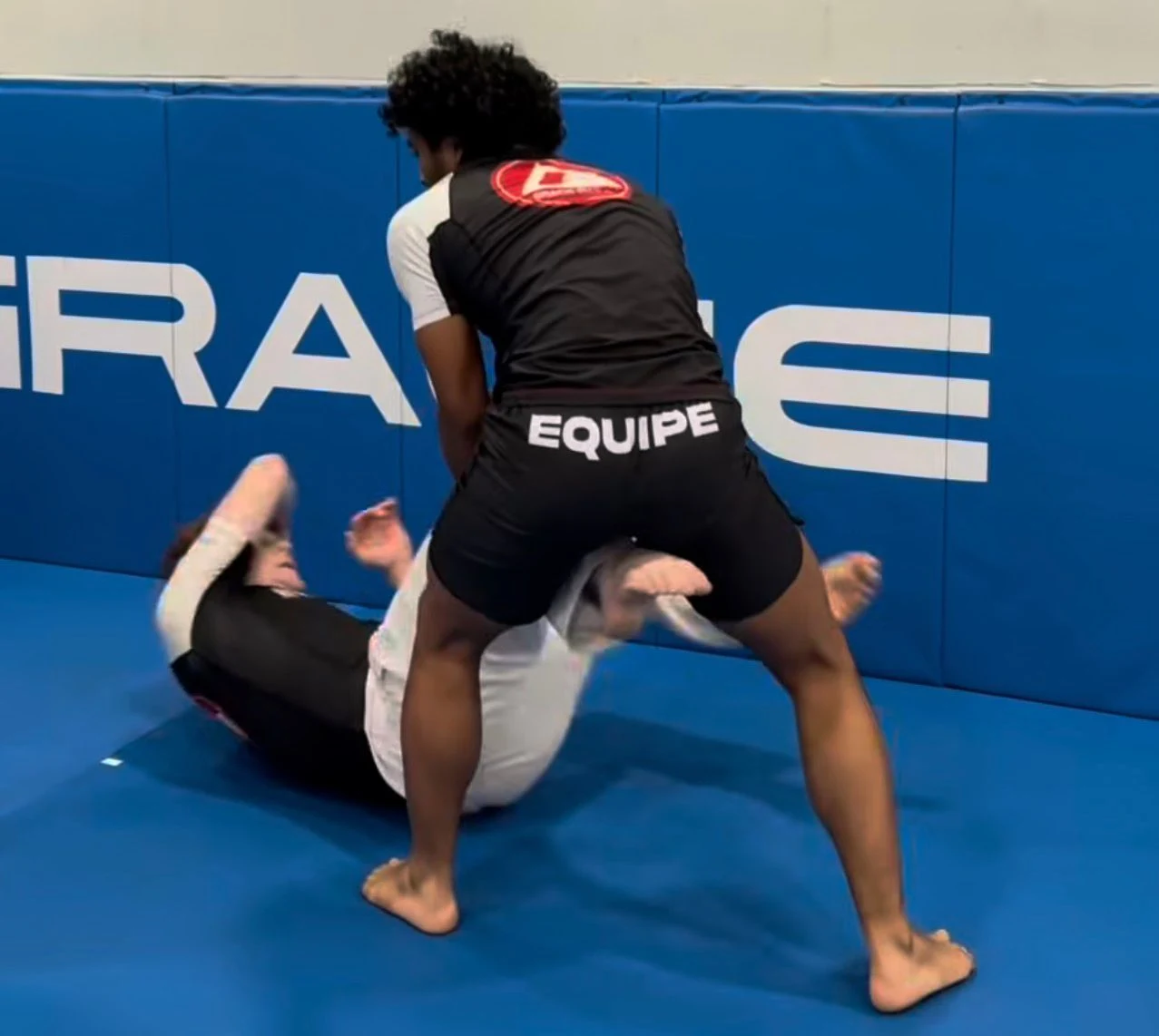 Gracie Barra athletes practicing No-Gi Jiu‑Jitsu
